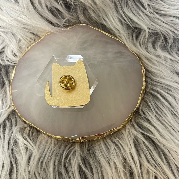 Brand New Dog Mom Enamel Pin - Picture 4 of 4